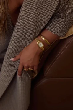 AVA Watch . White .