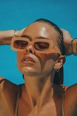 BLURRED SUNGLASSES