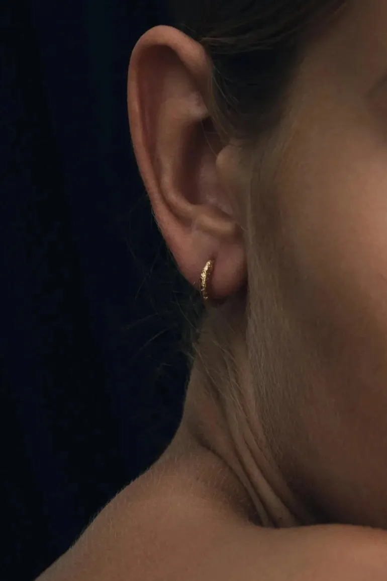 MOLTEN HUGGIES GOLD