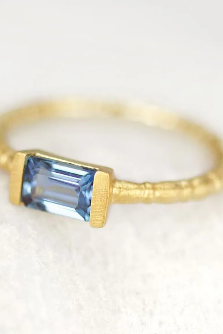 Pia Ring Topaz Gold