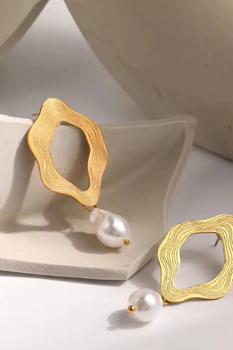 Seira Pearl Earring