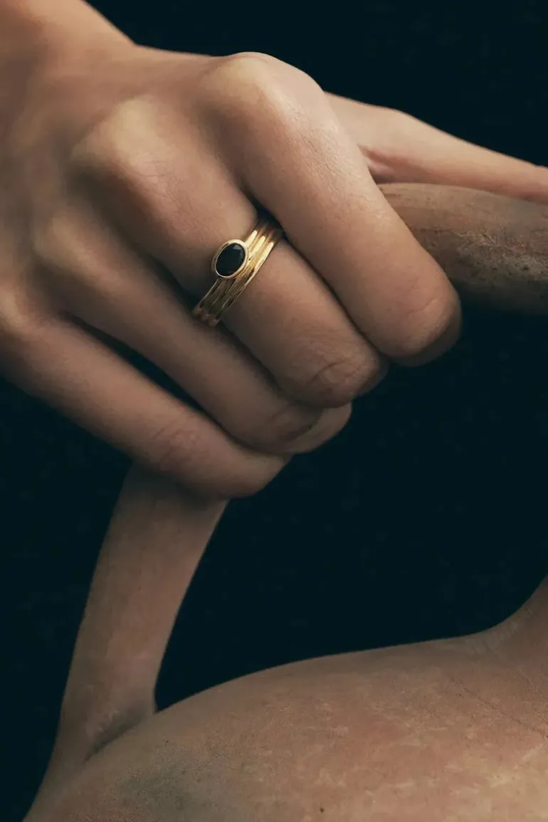 TANA RING GARNET GOLD