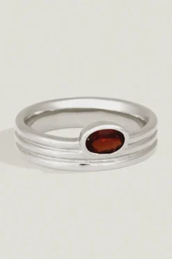 TANA RING SILVER GARNET