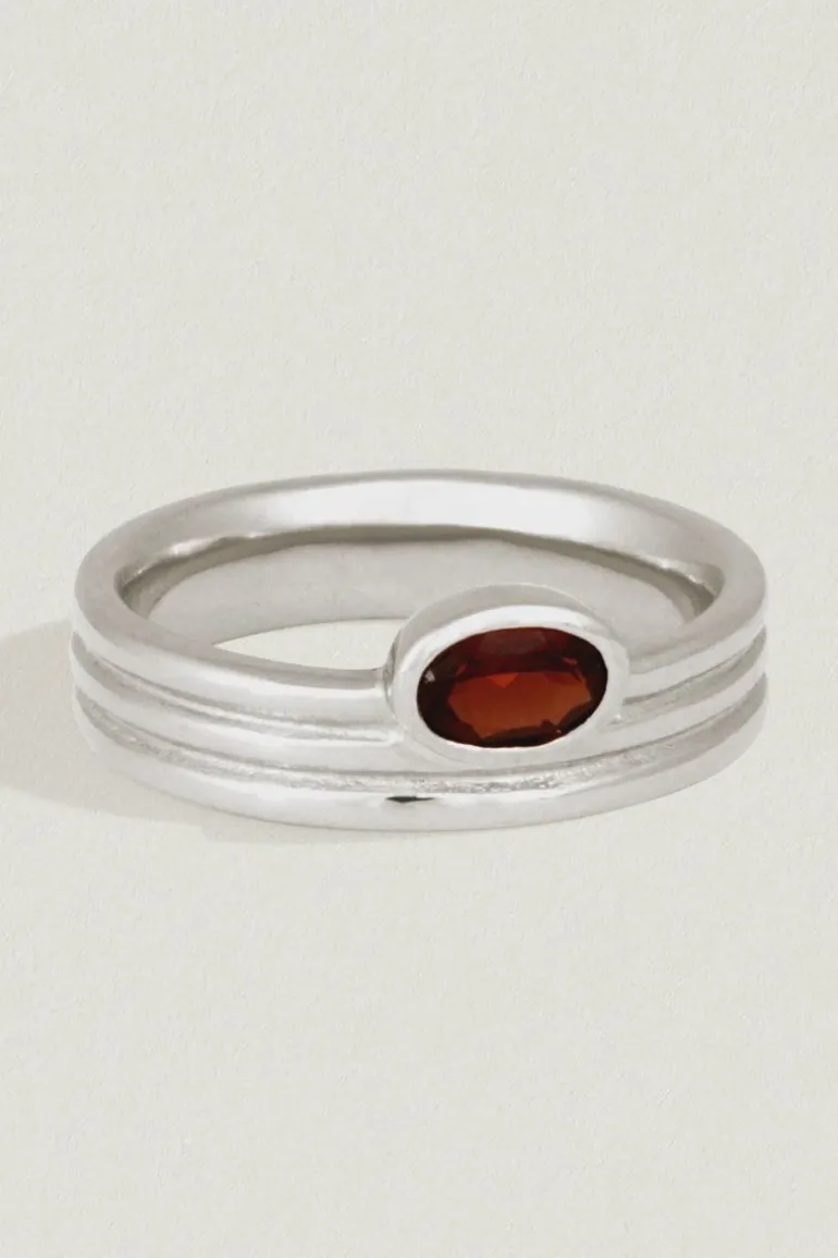 TANA RING SILVER GARNET