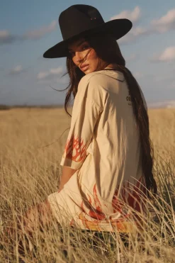 THE VERY OVERSIZED FLAMING COWBOY TEE - SAND