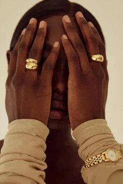 YVES Dome Ring . GOLD.